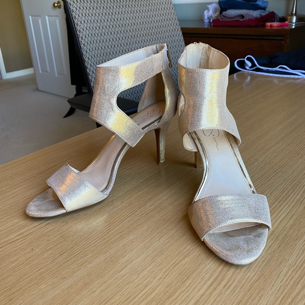 Jessica Simpson shimmery heels 👠